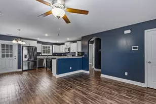 1105 Hickory Dr, Conway, SC 29526 - Photo 3