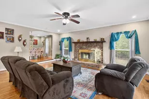 2402 S Hallmark Dr, Florence, SC 29505 - Photo 11