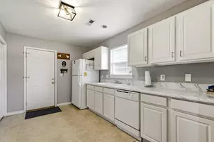 2902 Silverleaf Cir, Loris, SC 29569 - Photo 7