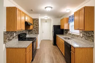 215 W James St, Mullins, SC 29574 - Photo 7