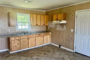 213 E Pickens St, Marion, SC 29571 - Photo 9