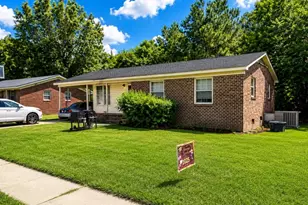 215 Huggins St, Marion, SC 29571 - Photo 3