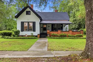 222 E Wine St, Mullins, SC 29574 - Photo 1