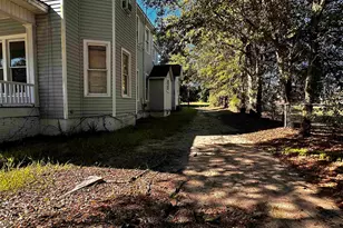 211 E Brooks St, Kingstree, SC 29556 - Photo 11