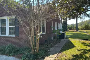 616 E Hampton St, Olanta, SC 29114 - Photo 5
