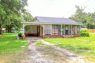 213 N Magnolia Ave, Andrews, SC 29510 - Photo 1