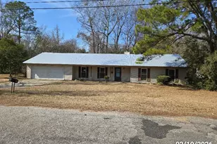 707 Lexington Ave, Kingstree, SC 29556 - Photo 1
