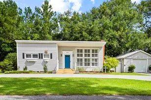 209 Melrose Ave, Mullins, SC 29574 - Photo 1