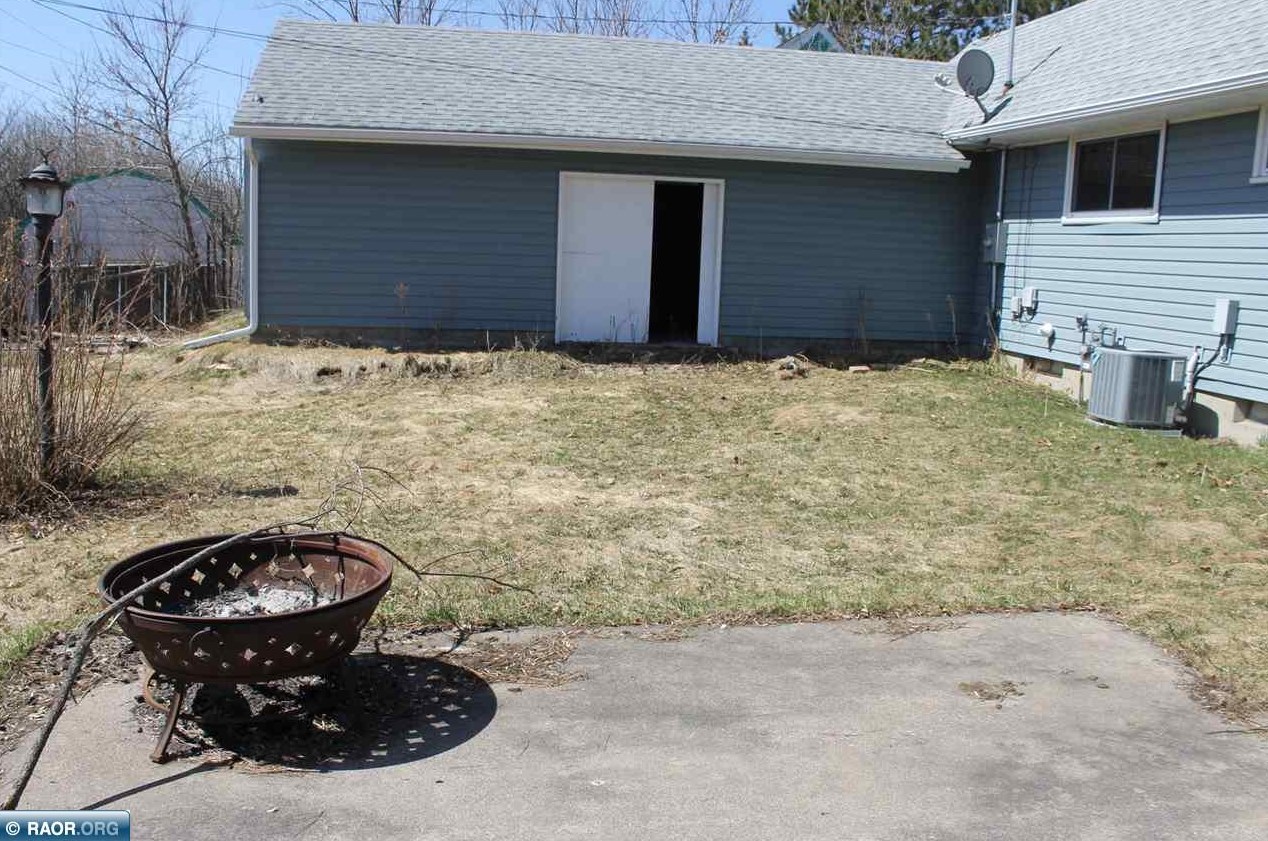 304 Kent Rd, Hoyt Lakes MN  55750-1302 exterior
