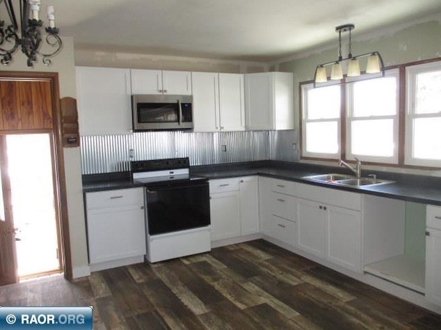 551 E 39th St, Hibbing, MN 55746
