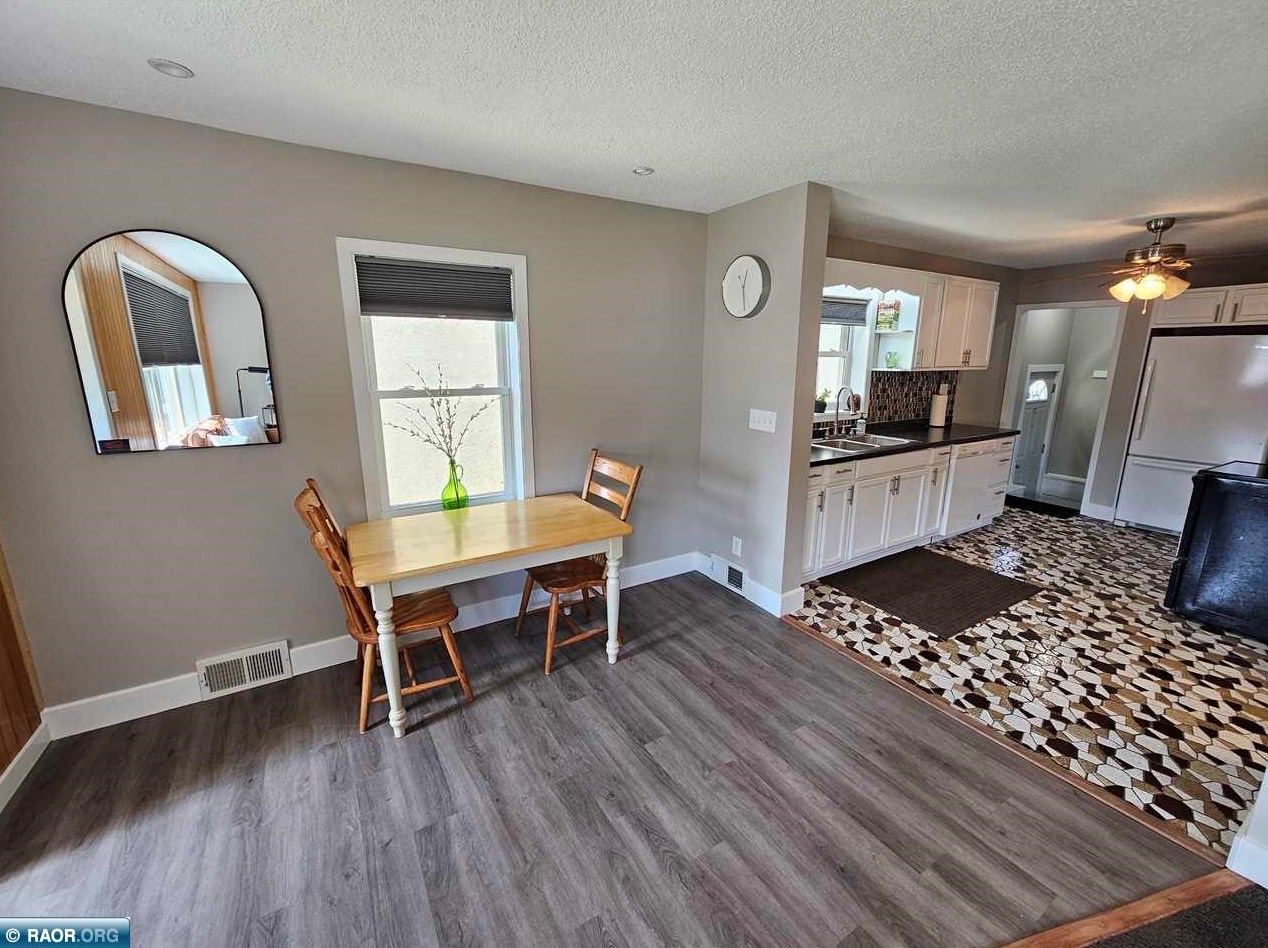302 1st St, Chisholm MN  55719-1709 exterior