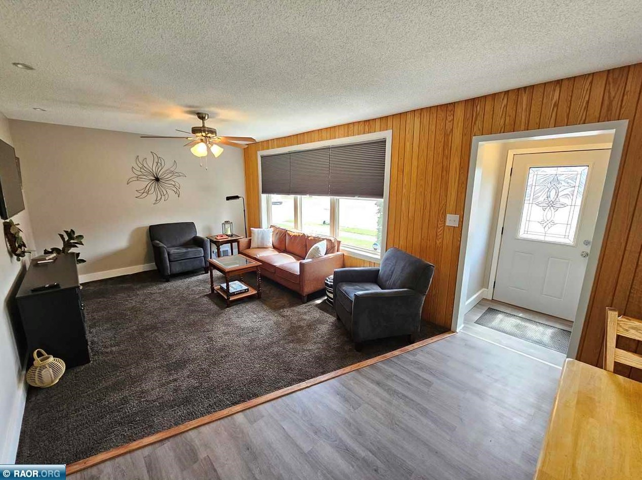 302 1st St, Chisholm MN  55719-1709 exterior