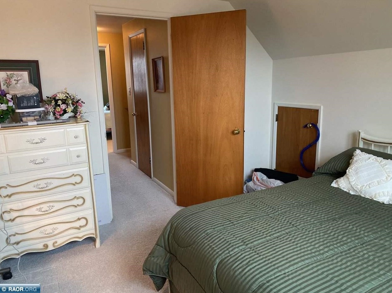 229 Hampshire Dr, Hoyt Lakes MN 55750-1236 exterior