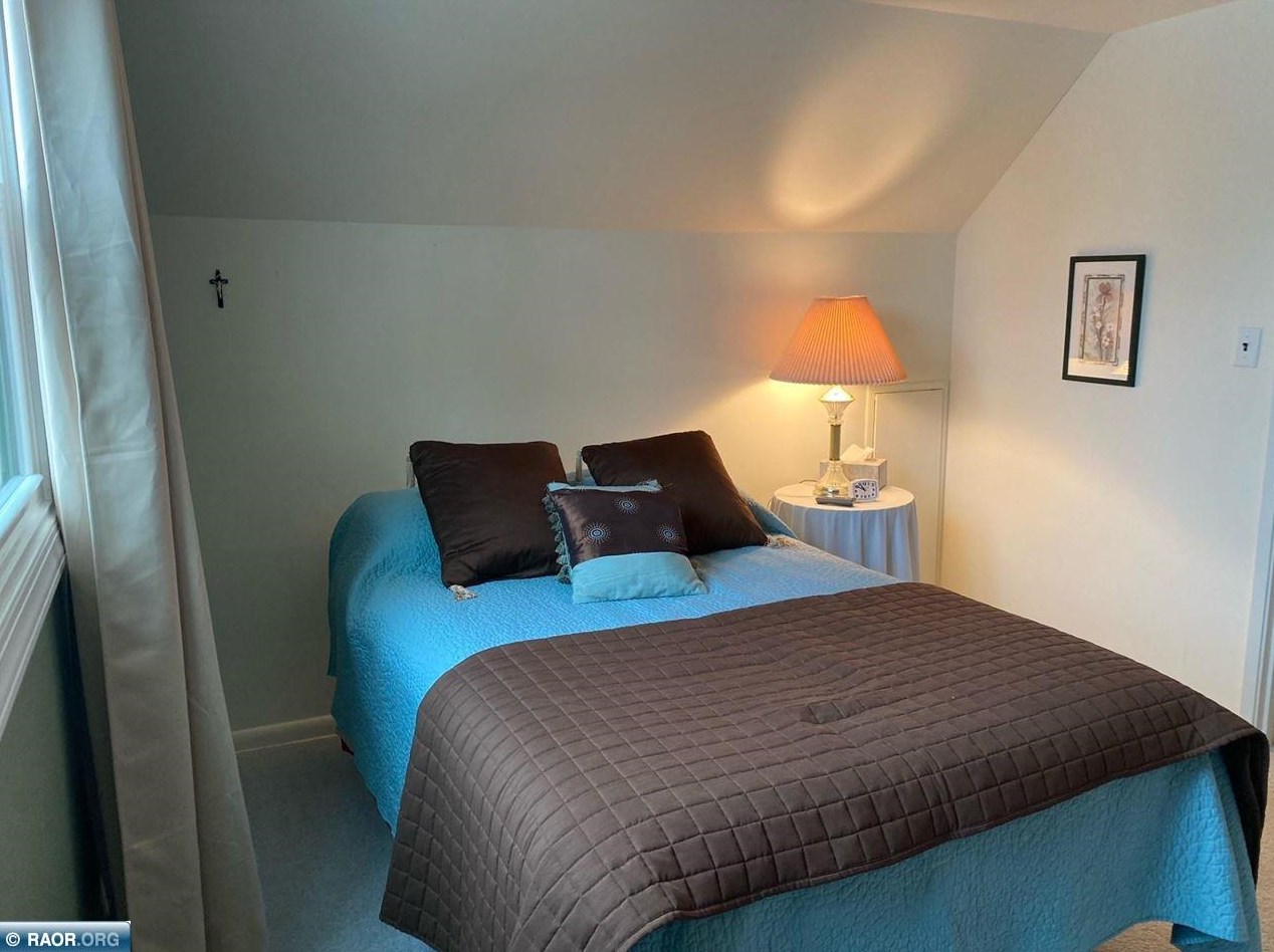 229 Hampshire Dr, Hoyt Lakes MN 55750-1236 exterior