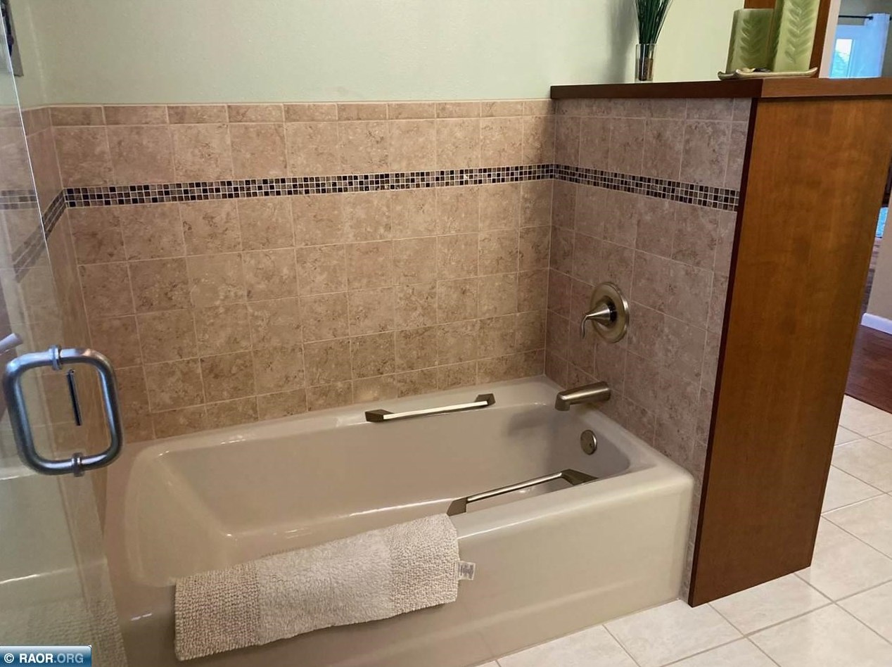 229 Hampshire Dr, Hoyt Lakes MN 55750-1236 exterior