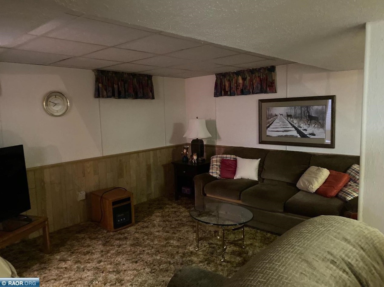 229 Hampshire Dr, Hoyt Lakes MN 55750-1236 exterior