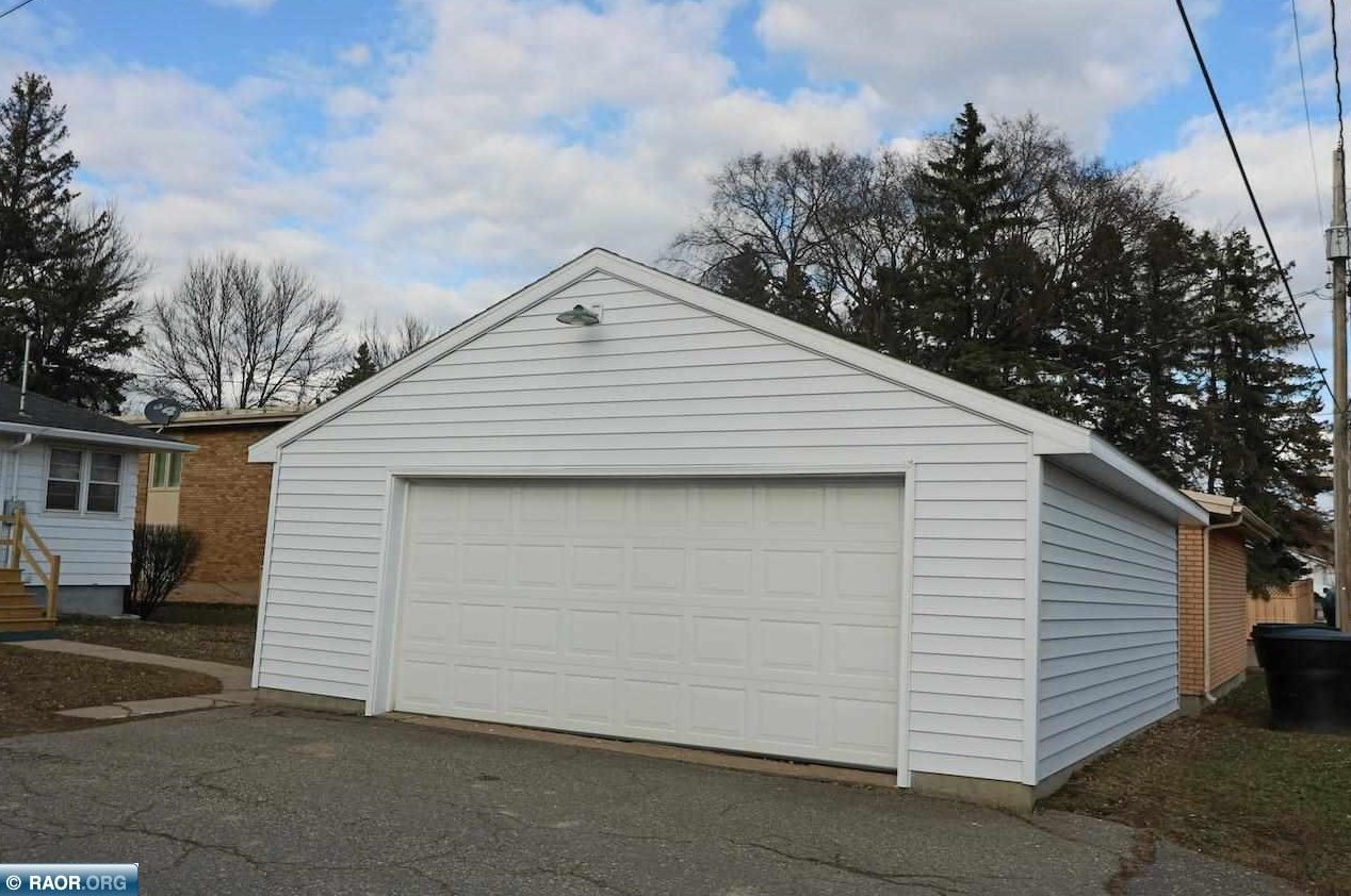 812 6th St, Virginia MN  55792-3046 exterior