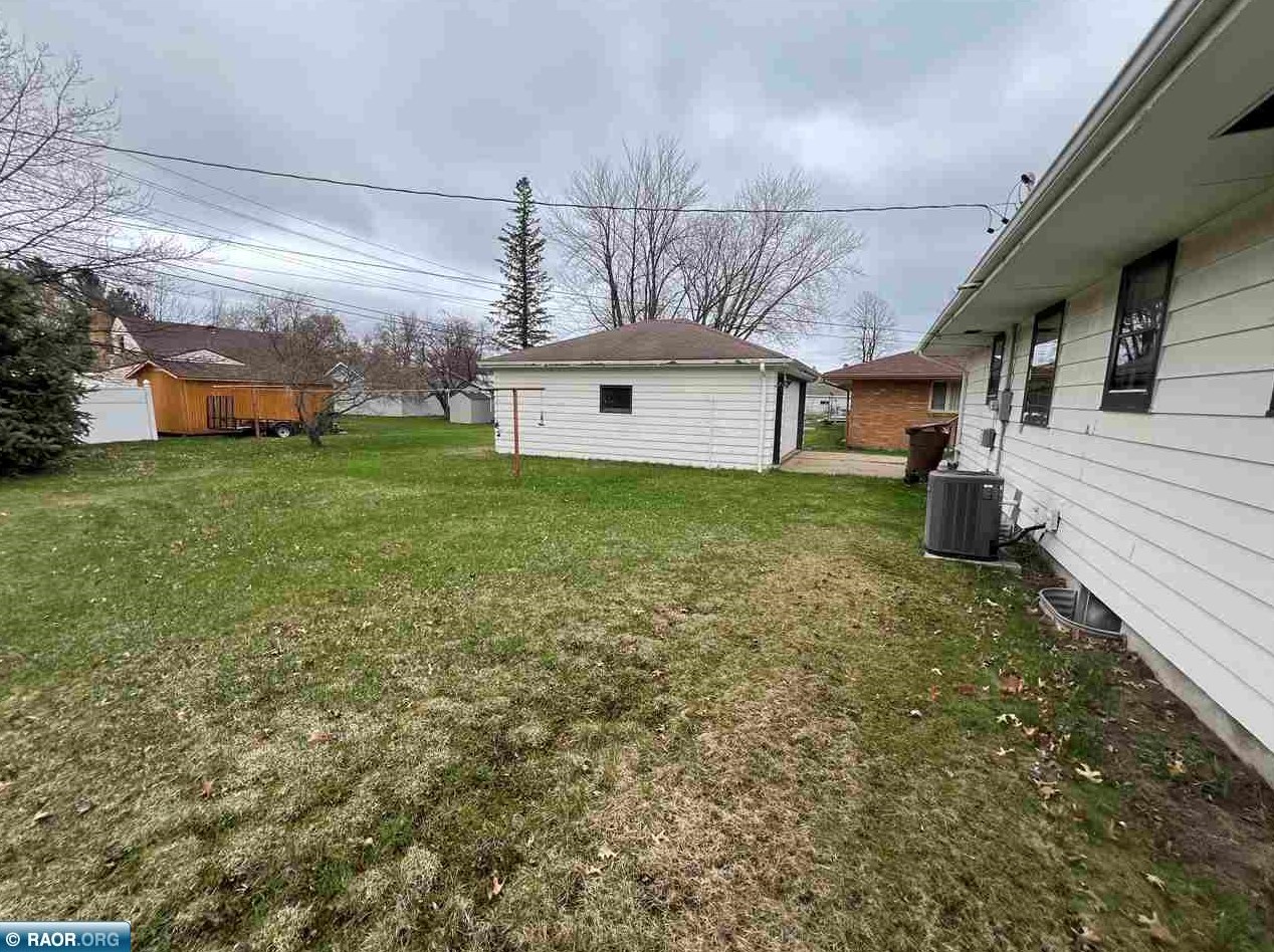 305 32nd St, Hibbing MN  55746-2629 exterior