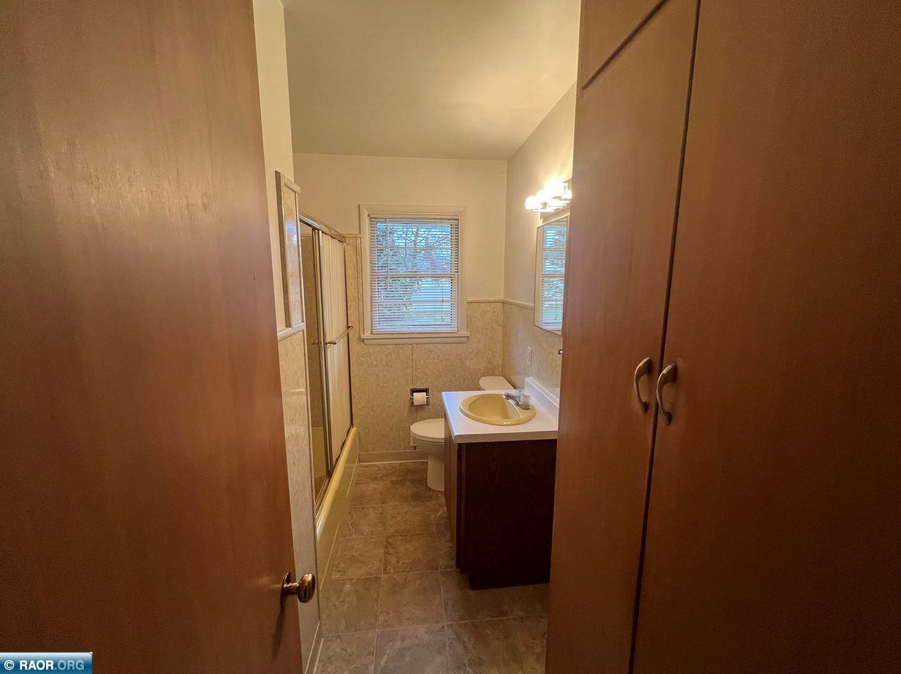 305 32nd St, Hibbing MN  55746-2696 exterior