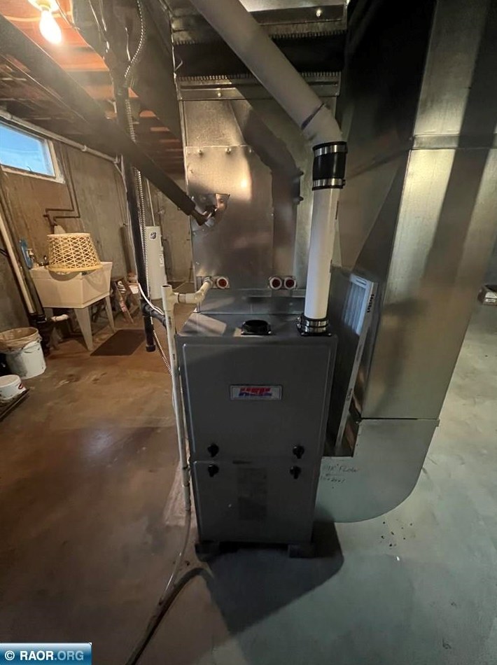 305 32nd St, Hibbing MN  55746-2696 exterior