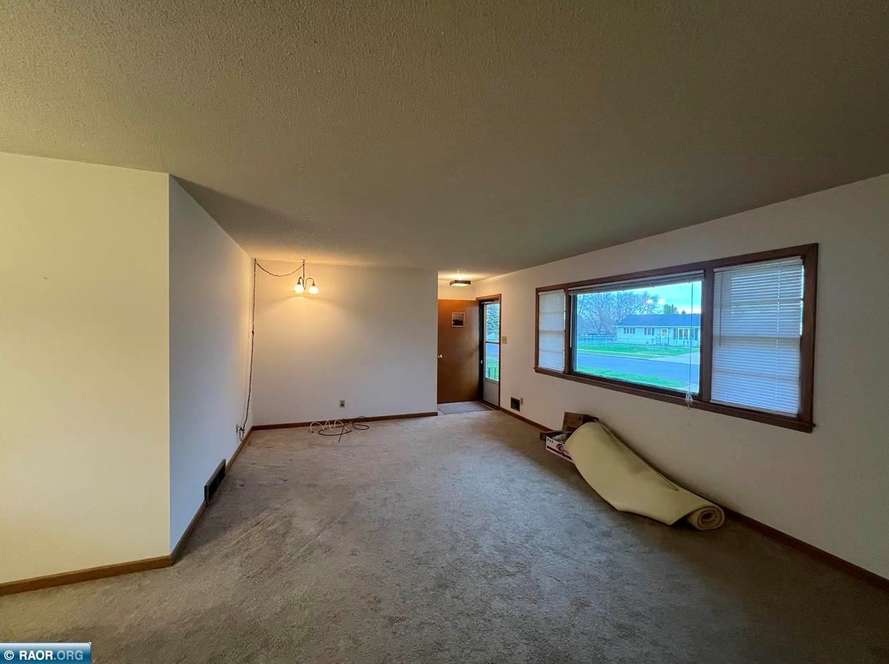 305 32nd St, Hibbing MN  55746-2696 exterior