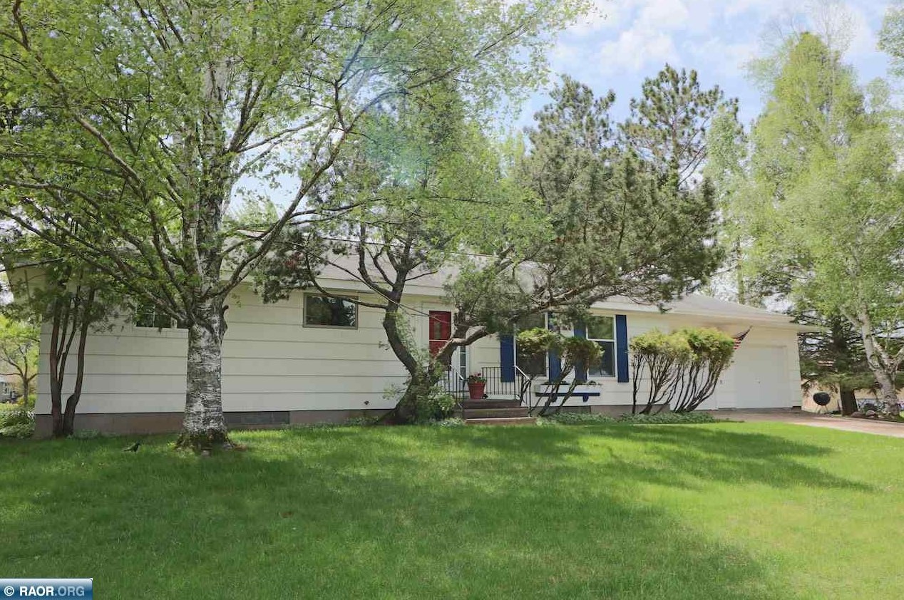 404 Coventry Rd, Hoyt Lakes MN 55750-1329 exterior