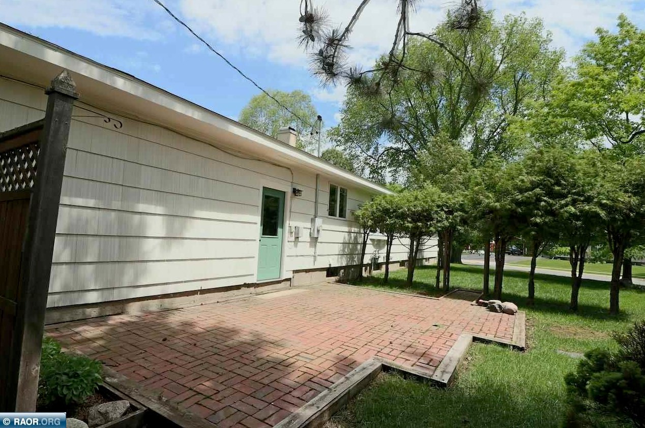 404 Coventry Rd, Hoyt Lakes MN 55750-1329 exterior