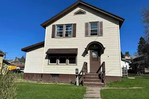 914 Douglas Ave, Eveleth, MN 55734 - Photo 1