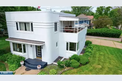 815 E Howard St, Hibbing, MN 55746 - Photo 1