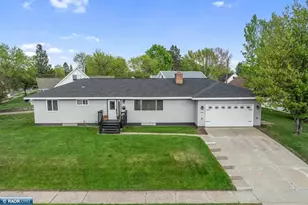 504 Dorchester Dr, Hoyt Lakes, MN 55750 - Photo 1