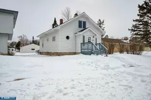 411 NW 9th St, Chisholm, MN 55719 - Photo 1