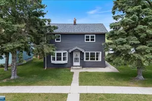 602 8th St NW, Chisholm, MN 55719 - Photo 1