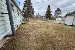512 Memorial Dr, Buhl, MN 55713 - Photo 15