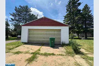 512 Memorial Dr, Buhl, MN 55713 - Photo 3