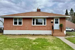 211 10th St NW, Chisholm, MN 55719 - Photo 1