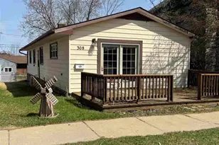 308 NW 1st St, Chisholm, MN 55719 - Photo 1