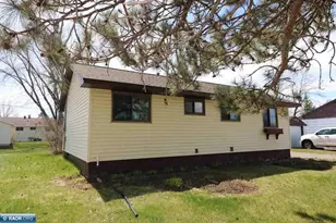 218 Dorchester Dr, Hoyt Lakes, MN 55750 - Photo 7