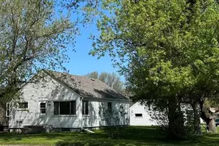1104 11th St, International Falls, MN 56649 - Photo 3