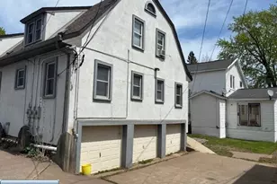 1114 E 22nd St, Hibbing, MN 55746 - Photo 3