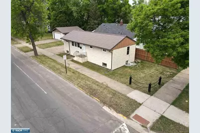 2401 7th Ave E, Hibbing, MN 55746 - Photo 3