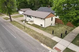 2401 7th Ave E, Hibbing, MN 55746 - Photo 3