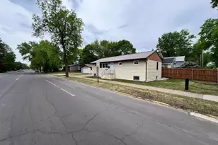 2401 7th Ave E, Hibbing, MN 55746 - Photo 9