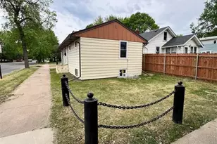 2401 7th Ave E, Hibbing, MN 55746 - Photo 7