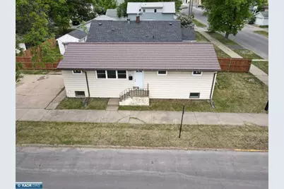 2401 7th Ave E, Hibbing, MN 55746 - Photo 5