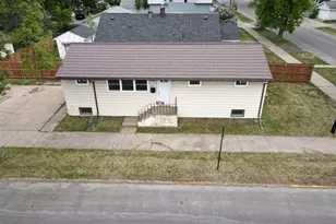 2401 7th Ave E, Hibbing, MN 55746 - Photo 5