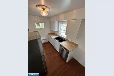 2401 7th Ave E, Hibbing, MN 55746 - Photo 11