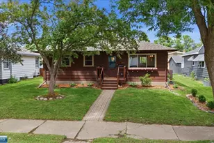 811 S 7th St, Virginia, MN 55792 - Photo 1