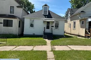 403 5th St SW, Chisholm, MN 55719 - Photo 3
