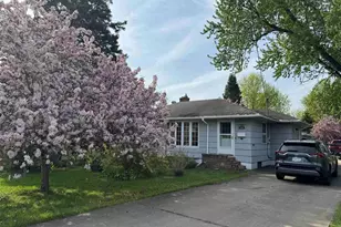 818 E 39th St, Hibbing, MN 55746 - Photo 15