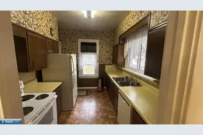 724 Summit, Eveleth, MN 55734 - Photo 7